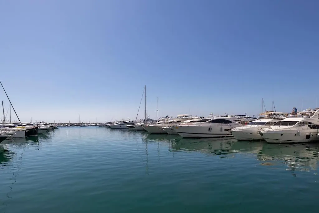 In The Heart Puerto Banus Luxurious Apartment contacts