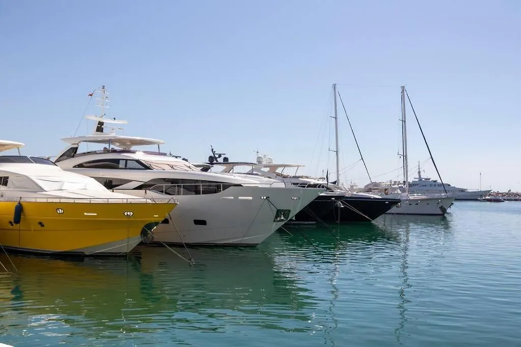 In The Heart Puerto Banus Luxurious Apartment Marbella